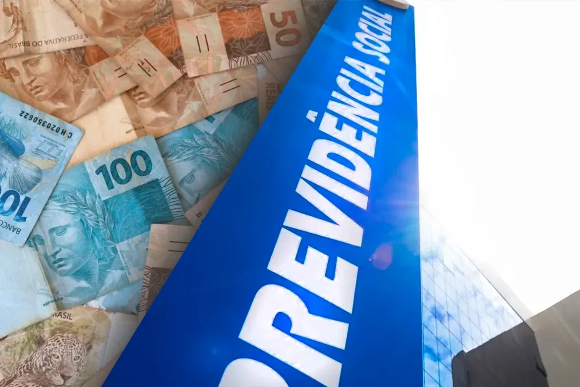 Notas de cinquenta e cem reais ao lado de placa azul com inscrição “Previdência Social”