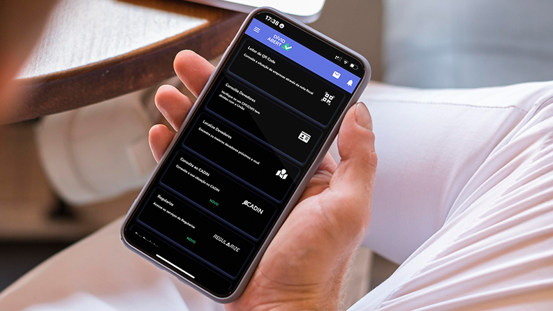 Dívida Aberta atinge 240 milhões de consultas; aprenda a usar o aplicativo 6 Tela inicial do aplicativo Dívida Aberta em celular mostrando opções de consulta de débitos e serviços fiscais.