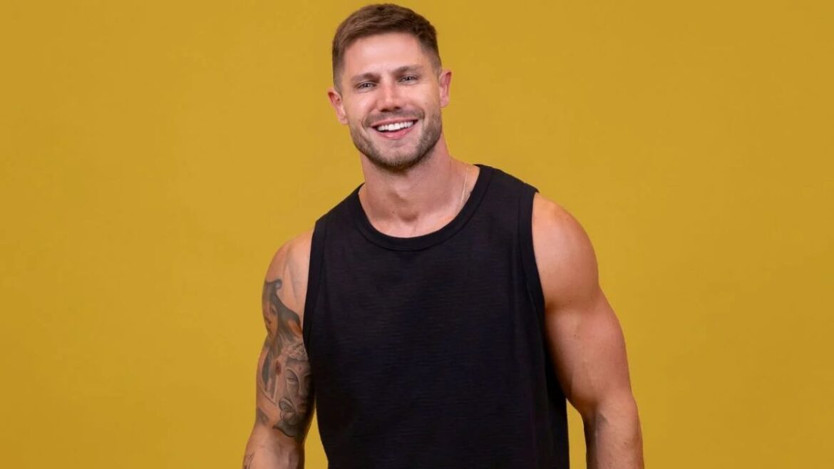 Participante do BBB 26 durante a festa de Jonas, em clima de flerte e tensão entre os brothers
