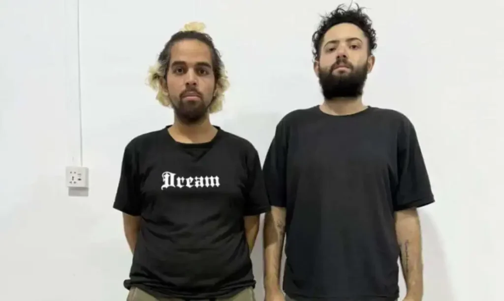 Itamaraty orienta brasileiros sobre golpes de emprego no Sudeste Asiático 6 Brasileiros que escaparam de esquema de tráfico humano em Mianmar posam após resgate.