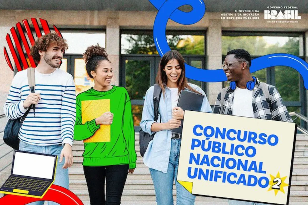 Candidatos caminhando em frente a prédio educacional representando a divulgação dos resultados finais do CPNU 2 e o acesso às informações do concurso público nacional unificado.
