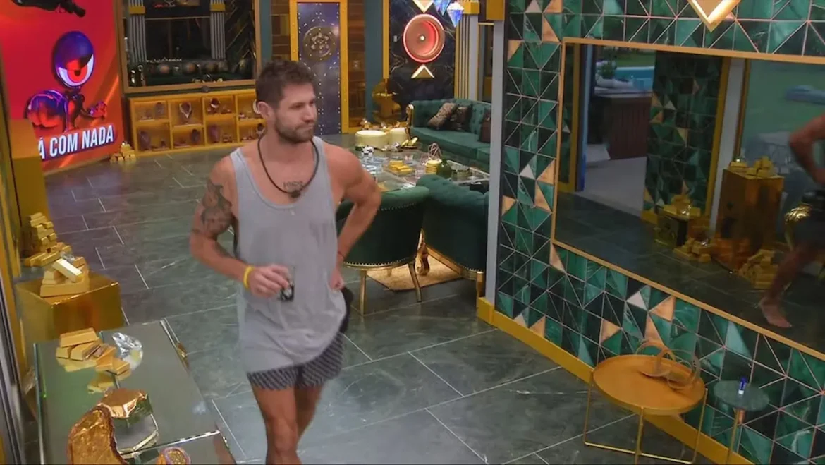 Jonas Sulzbach, participante do BBB 26, caminhando na casa após receber uma punição de -500 estalecas.