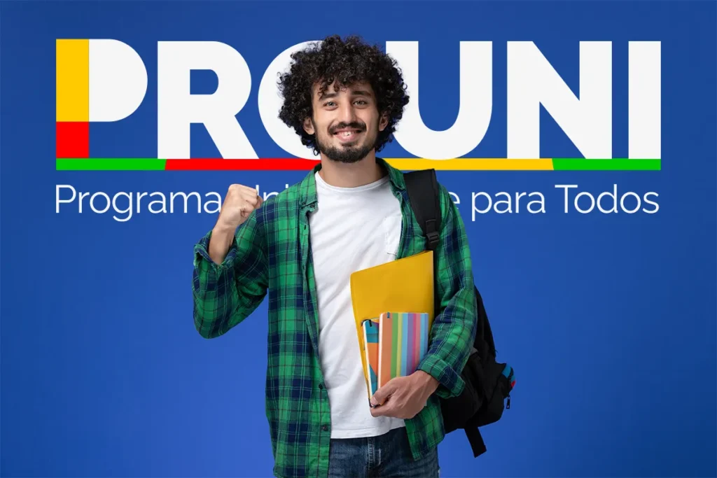 Atenção, candidatos do Prouni 2026! Prazo para entrega de documentos acaba nesta sexta 6 Estudante universitário segurando materiais escolares em frente à identidade visual do Prouni, representando candidatos que precisam entregar a documentação do programa.