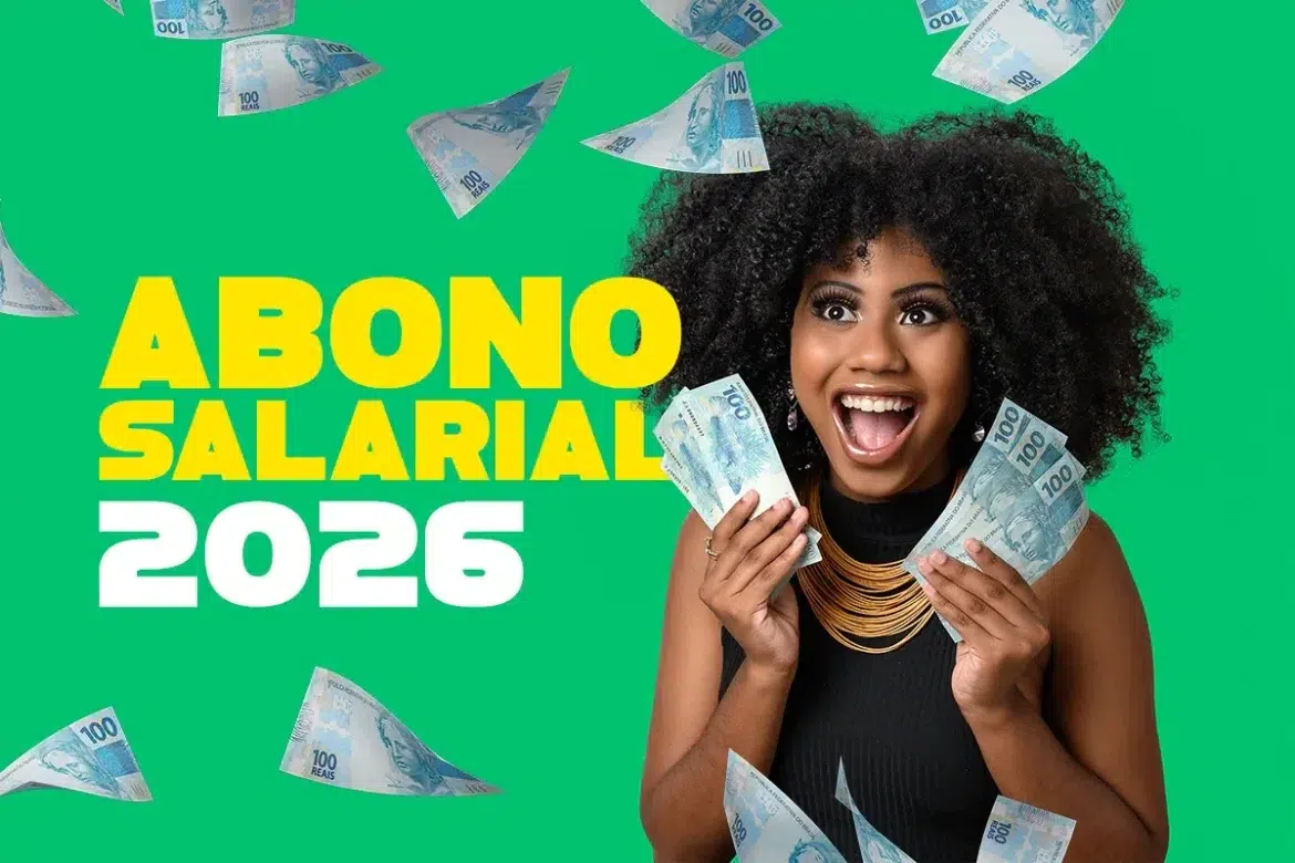 Mulher segurando notas de dinheiro enquanto comemora o pagamento do abono salarial PIS/Pasep referente ao calendário de 2026.