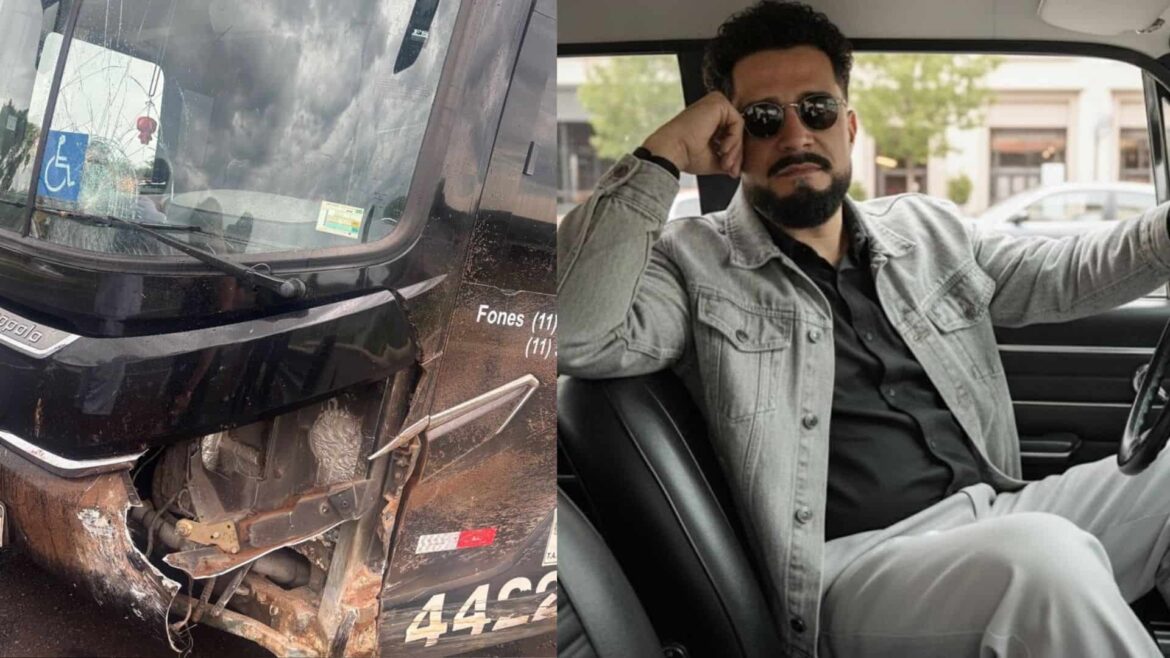 Frente de ônibus do cantor Latino com vidro trincado e lateral amassada após colisão na rodovia