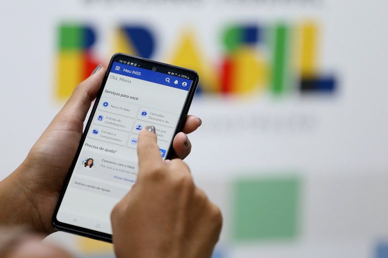 INSS: prazo para contestar descontos indevidos entra na reta final 6 Tela do aplicativo Meu INSS sendo utilizada em um celular para acessar serviços e consultar informações do benefício previdenciário.
