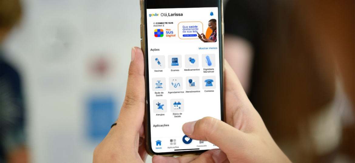 Aplicativo Meu SUS Digital aberto no celular mostrando opções de serviços de saúde e agendamento de consultas pelo SUS.