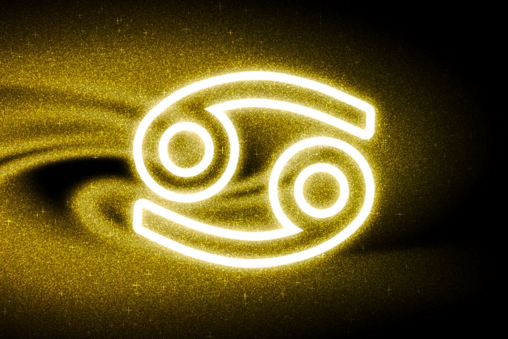 Horóscopo da semana (09 a 15/03): veja o que os astros reservam para cada signo 6 Ilustração do símbolo do signo de Câncer em linhas de neon branco brilhante sobre um fundo galático dourado com poeira estelar e brilhos intensos.