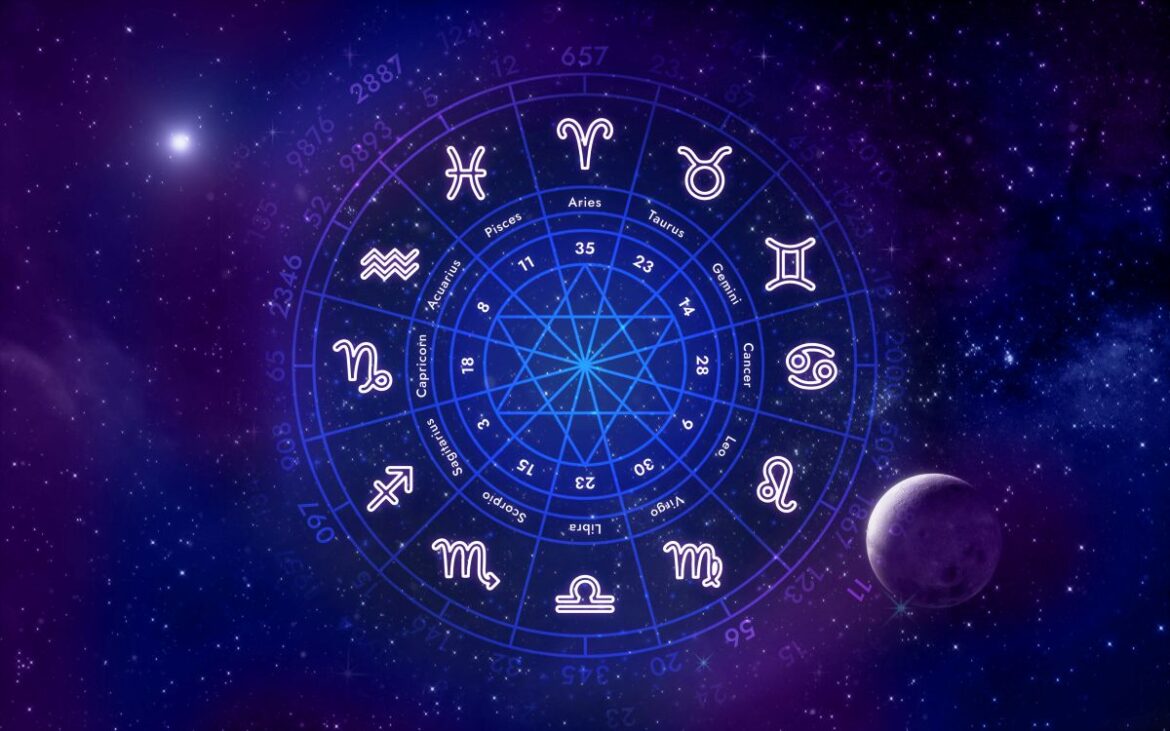Uma ilustração digital de um mapa astral azul brilhante com os doze símbolos do zodíaco dispostos em círculo, flutuando em um fundo de galáxia estrelada com uma lua no canto inferior direito.