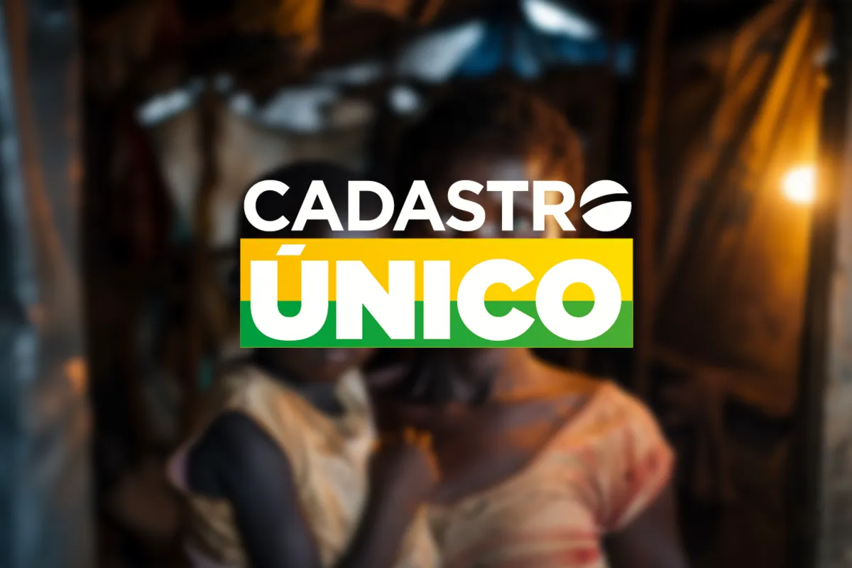 Inscrição no Enem 2026 é gratuita para beneficiários do CadÚnico; entenda 6 Logo do Cadastro Único sobre fundo desfocado com duas crianças em ambiente humilde, nas cores verde e amarelo