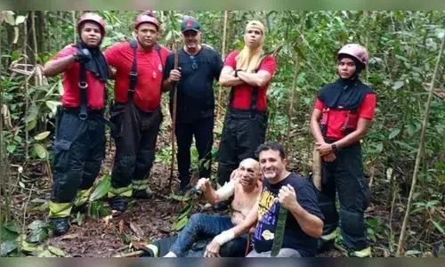 Avião bate em urubu e cai no Pará: piloto é encontrado com vida após 24 horas 6 Piloto Altevir Edson de Alencar, 72 anos, cercado por bombeiros após resgate em mata fechada em Benevides, Pará