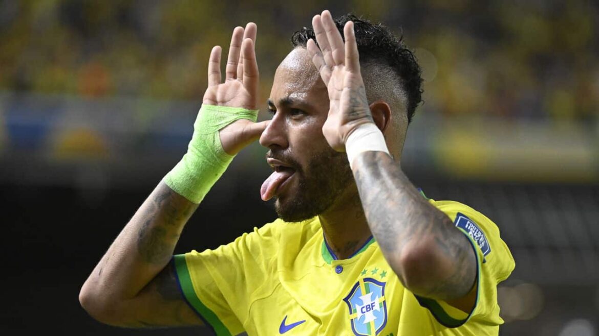 Neymar, com a camisa da CBF, faz comemoração com língua para fora e mãos espalmadas ao lado da cabeça