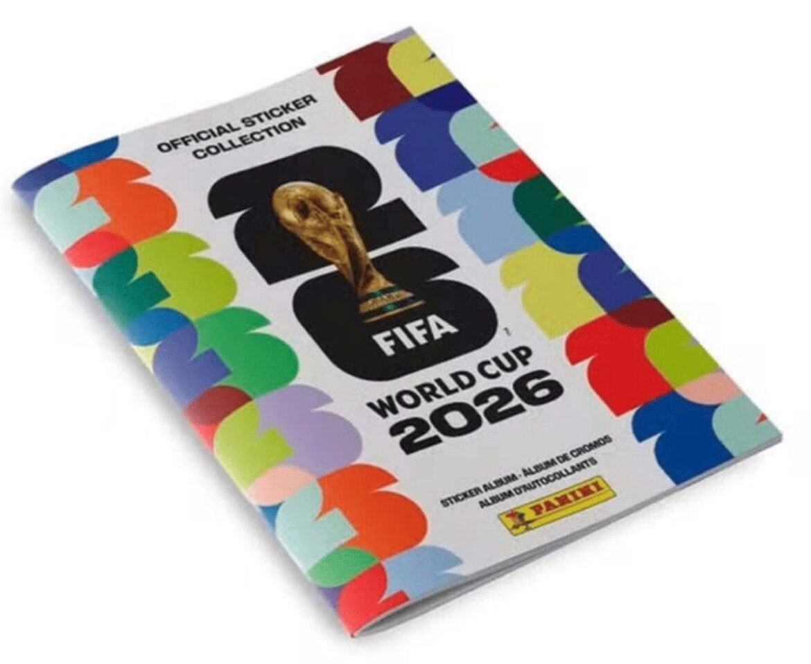 Capa do álbum de figurinhas oficial da Copa do Mundo FIFA 2026 da Panini, com o logotipo da competição ao centro e padrões coloridos nas laterais sobre fundo branco.