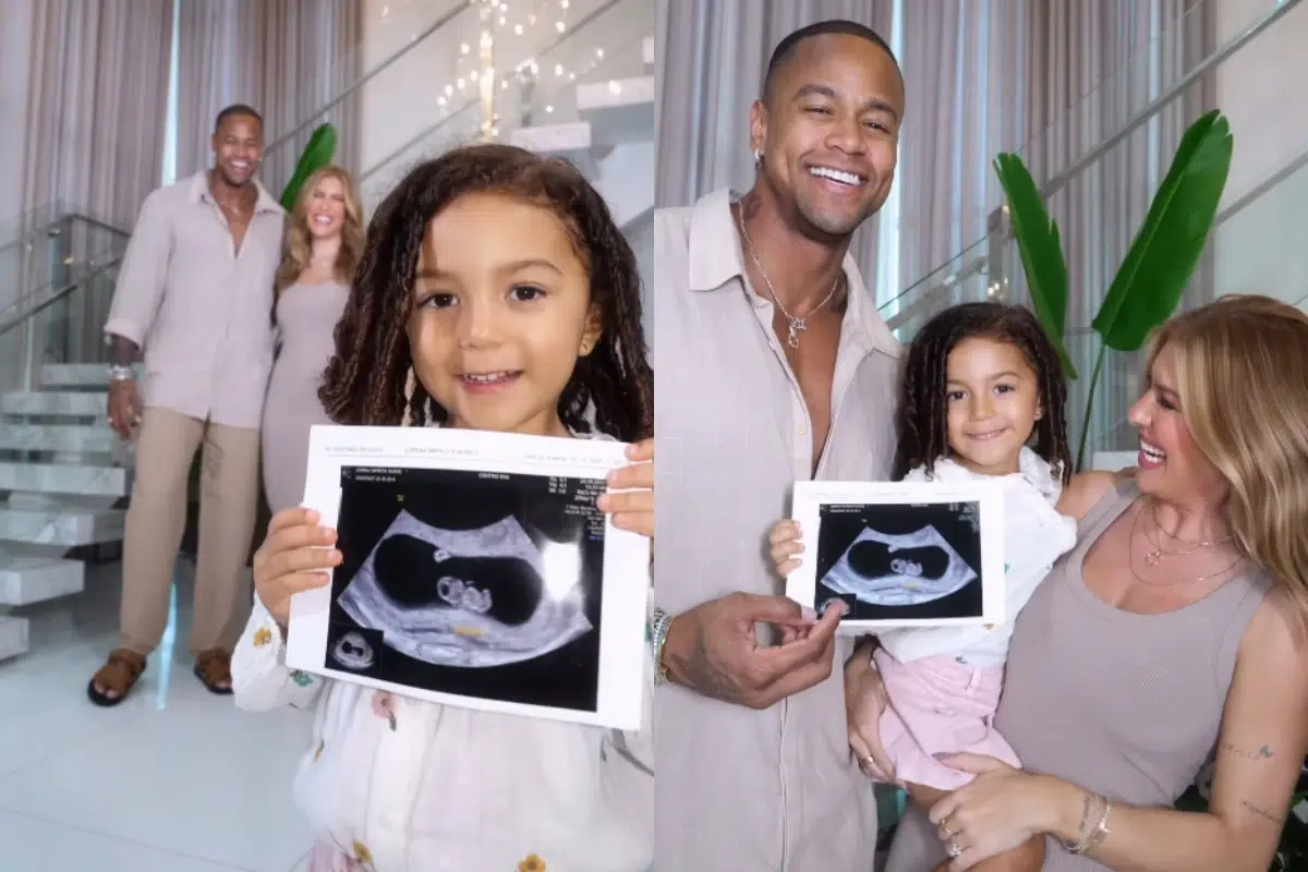 Lore Improta e Léo Santana anunciam nascimento de Levi: casal completa família com 2º filho na Bahia 6 Léo Santana, Lore Improta e Liz sorriem juntos segurando exame de ultrassom do bebê Levi em ambiente interno decorado