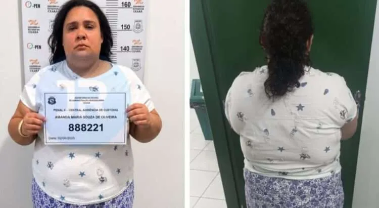 Mulher que se passou por adolescente é presa por estelionato em SC 6 Mulher Amanda Maria Souza de Oliveira presa em flagrante em Joinville, segurando placa de identificação criminal número 888221