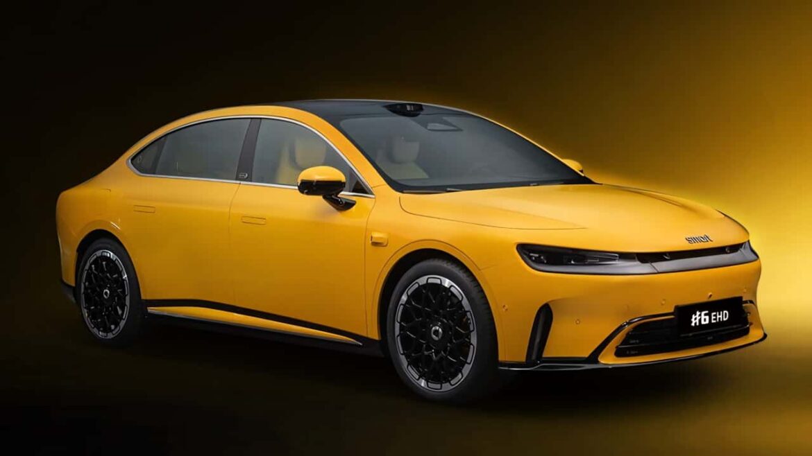 Sedã Smart #6 EHD amarelo com pinças de freio amarelas, linha de teto inclinada e aerofólio traseiro ajustável