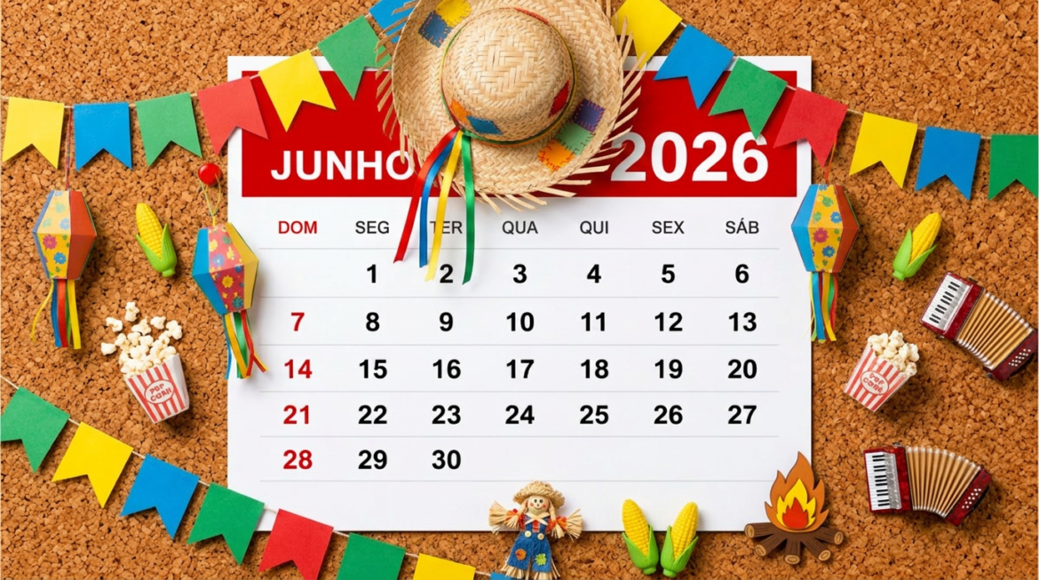 Calendário de junho 2026 sobre fundo de cortiça decorado com bandeirinhas, chapéu de palha, balões, fogueira, sanfona e pipoca