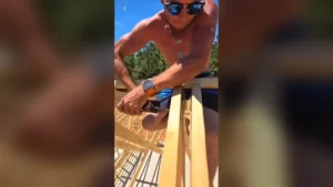 Trabalhador fica preso na própria estrutura de madeira ao parafusar tábua em obra e vídeo do susto viraliza 7 trabalhador preso estrutura madeira obra